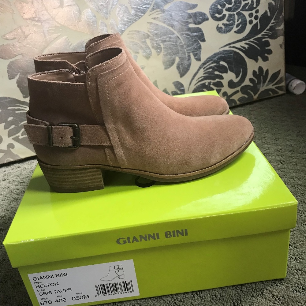 Gianni Bini Suede Boots
